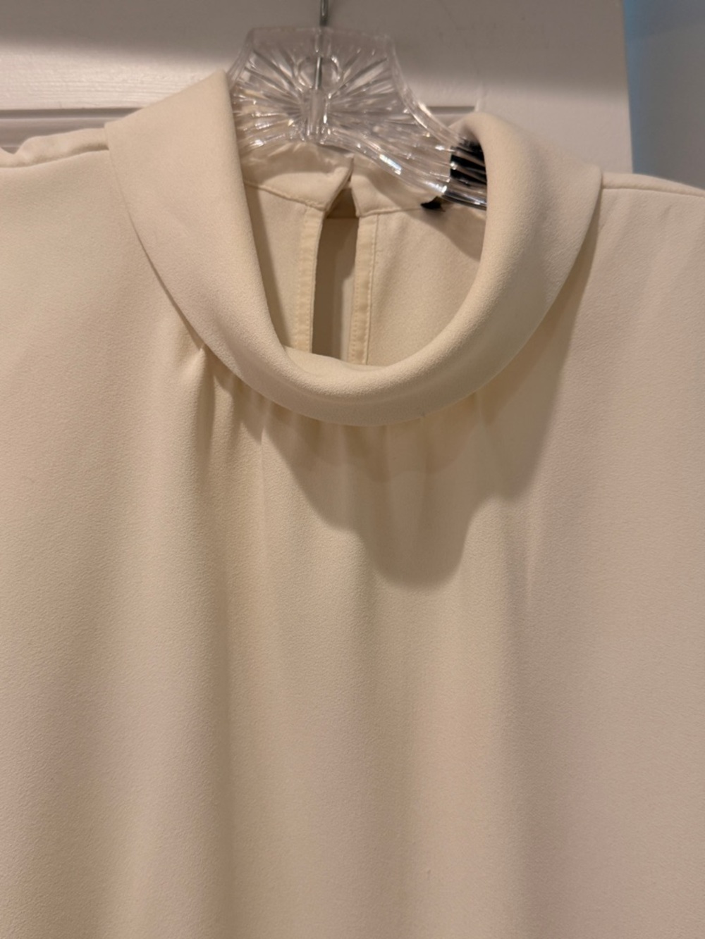 Ann Taylor White Cream Sleeveless Blouse M Mock Neck Draped Work Top - Picture 4 of 7